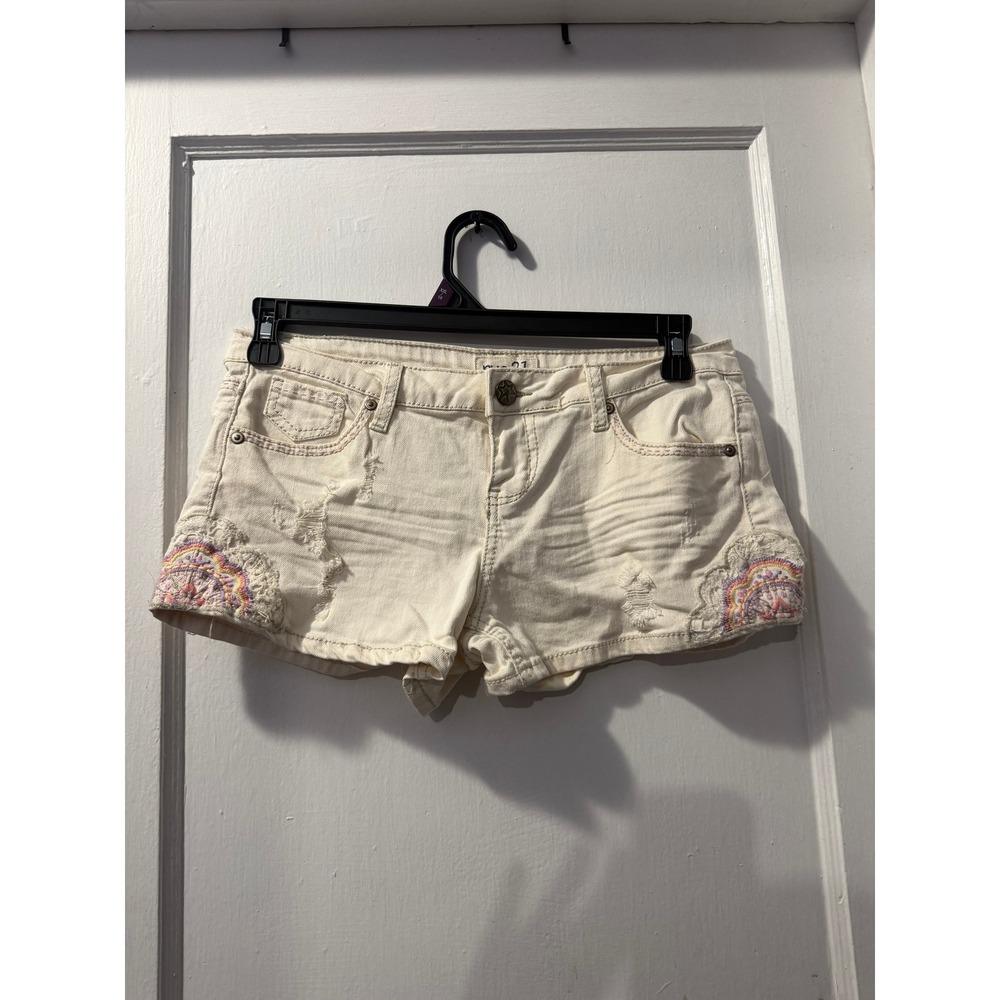 Rue21 Ivory Embroidered Distressed Denim Shorts Women 7/8 Boho Festival Cream